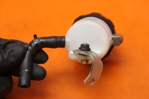 17-24 SUZUKI GSXR 600 750 OEM FRONT BRAKE MASTER FLUID RESERVOIR TANK BOTTLE