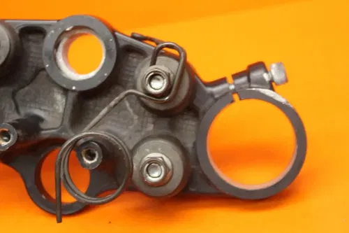 99-07 SUZUKI GSXR1300R BUSA OEM FORKS UPPER TRIPLE TREE CLAMP 51311-24F00