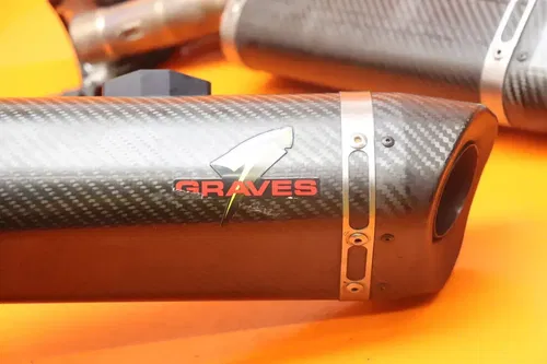 09-11 YAMAHA YZF R1 GRAVES CF DUAL EXHAUST PIPE MUFFLER SLIP ON CAN SILENCERS
