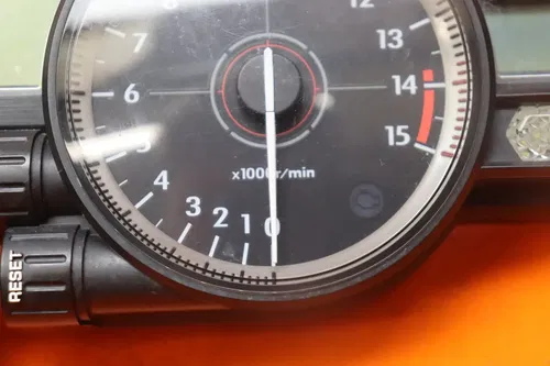 2007-2008 YAMAHA YZF R1 OEM SPEEDO TACH GAUGES DISPLAY CLUSTER SPEEDOMETER