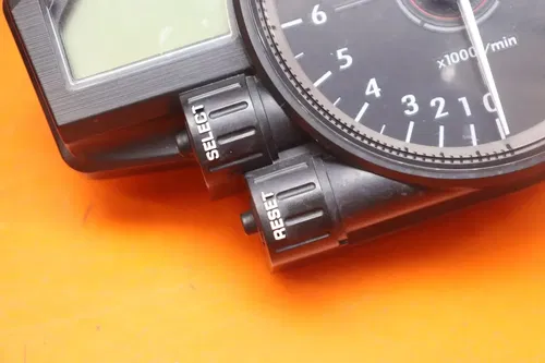 2007-2008 YAMAHA YZF R1 OEM SPEEDO TACH GAUGES DISPLAY CLUSTER SPEEDOMETER