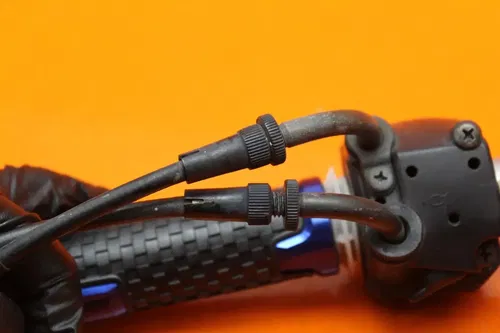 2001 2002 SUZUKI GSXR 1000 OEM RIGHT CLIP ON HANDLEBAR W SWITCHES 37200-27E31