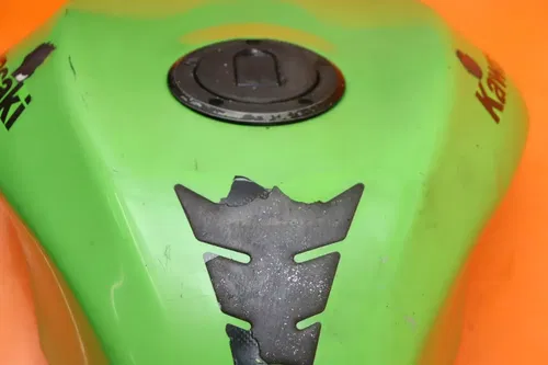 2004-2005 KAWASAKI NINJA ZX10R OEM GAS TANK FUEL CELL PETROL RESERVOIR