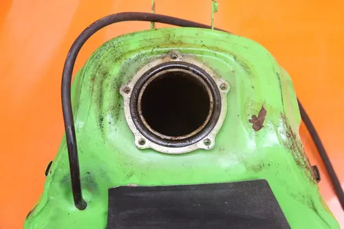 2004-2005 KAWASAKI NINJA ZX10R OEM GAS TANK FUEL CELL PETROL RESERVOIR