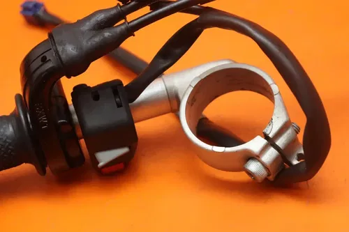 2004-2008 YAMAHA YZF R1 OEM RIGHT CLIP ON HANDLEBAR W SWITCHES