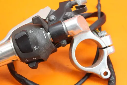 97-00 SUZUKI GSXR600 OEM LEFT CLIP ON HANDLEBAR W SWITCHES 37400-33E31