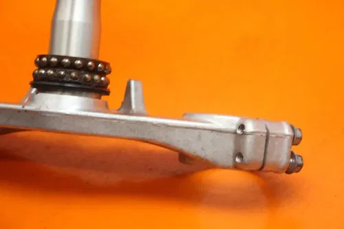 04-05 KAWASAKI NINJA ZX12R OEM STRAIGHT FRONT FORKS CLAMP LOWER TRIPLE TREE STEM