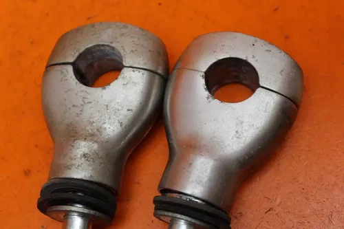 05-09 SUZUKI BOULEVARD C50 VL800 OEM HANDLEBAR RISERS 56211-41F20 56221-10F70