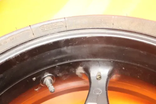 05-08 SUZUKI GSXR 1000 OEM STRAIGHT REAR WHEEL BACK RIM W TIRE