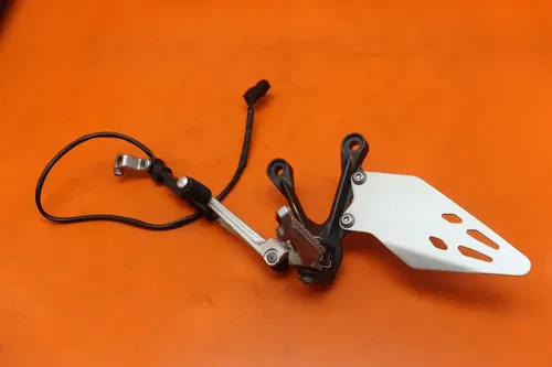 2024-2025 KAWASAKI NINJA ZX6R OEM LEFT REARSET REAR SET FOOT PEG W SHIFTER