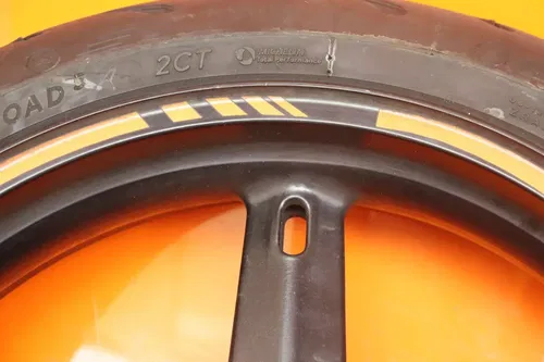 01-05 SUZUKI GSXR 600 750 OEM FRONT WHEEL RIM W TIRE