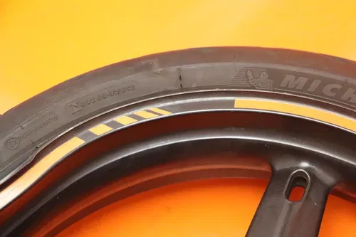 01-05 SUZUKI GSXR 600 750 OEM FRONT WHEEL RIM W TIRE
