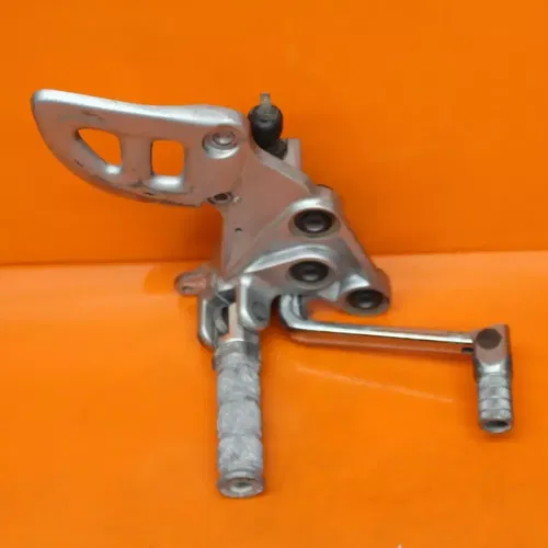 99-07 SUZUKI GSXR1300R BUSA OEM RIGHT REARSET REAR SET DRIVER FOOT PEG REST STOP