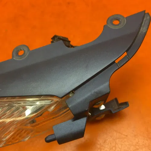 09-15 SUZUKI GSXR 1000 OEM RIGHT REAR BACK TURN SIGNAL LIGHT INDICATOR