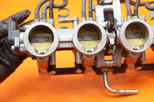 2013-2017 KAWASAKI NINJA ZX6R OEM MAIN FUEL INJECTORS / THROTTLE BODIES