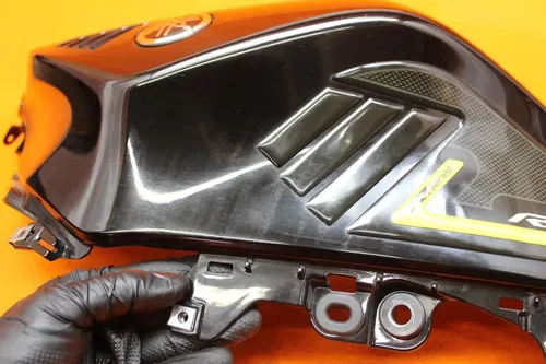 22-23 YAMAHA YZF R7 BLACK OEM LEFT GAS TANK FUEL CELL COVER FAIRING COWL PLASTIC