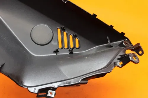 22-23 YAMAHA YZF R7 BLACK OEM LEFT GAS TANK FUEL CELL COVER FAIRING COWL PLASTIC