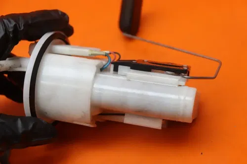 22-25 2023 YAMAHA YZF R7 OEM FUEL PUMP GAS PETROL SENDER UNIT