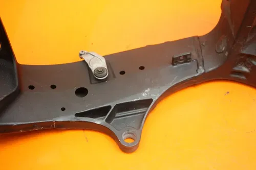 04 05 06 YAMAHA YZF R1 STRAIGHT FRAME CHASSIS C 5VY-21110-20-P0 5VY-21110-30-P0