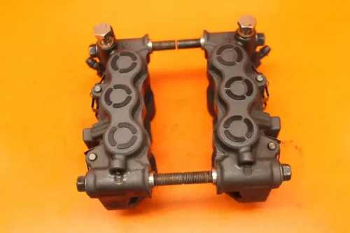 2008 YAMAHA YZF R1 OEM RIGHT LEFT FRONT BRAKE CALIPER SET W PADS