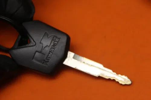 05-12 KAWASAKI NINJA ZX6R IGNITION LOCK W KEY AND UPPER TREE OEM