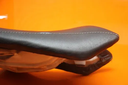 04 05 06 YAMAHA YZF R1 OEM FRONT DRIVERS SEAT PAD SADDLE PILLION