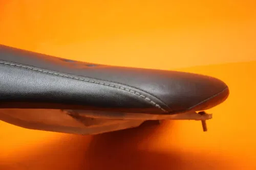 04 05 06 YAMAHA YZF R1 OEM FRONT DRIVERS SEAT PAD SADDLE PILLION