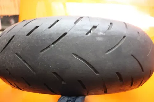 2001-2004 SUZUKI GSXR1000 OEM REAR WHEEL BACK RIM W TIRE 64111-40F01-019