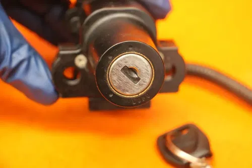 06-07 HONDA CBR1000RR OEM IGNITION LOCK W KEY 5100-MEL-A20