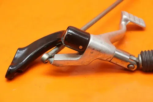 2007 HARLEY-DAVIDSON SPORTSTER 1200 OEM RIGHT REARSET REAR SET DRIVER FOOT PEG