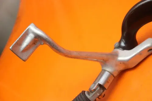 2007 HARLEY-DAVIDSON SPORTSTER 1200 OEM RIGHT REARSET REAR SET DRIVER FOOT PEG