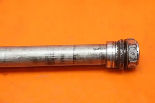 06-09 SUZUKI BOULEVARD OEM STRAIGHT REAR AXLE BACK WHEEL RIM PIVOT BOLT AXEL