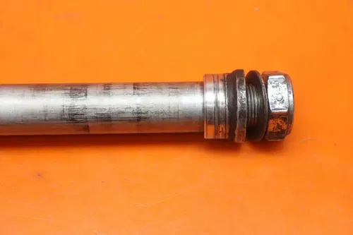06-09 SUZUKI BOULEVARD OEM STRAIGHT REAR AXLE BACK WHEEL RIM PIVOT BOLT AXEL