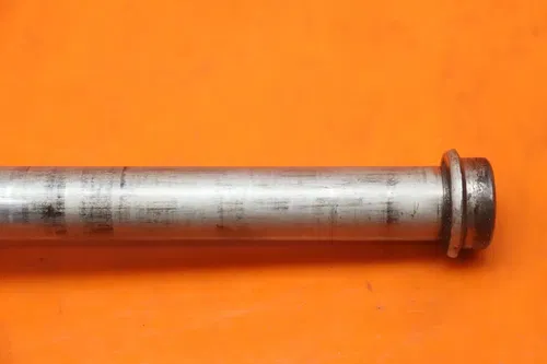 06-09 SUZUKI BOULEVARD OEM STRAIGHT REAR AXLE BACK WHEEL RIM PIVOT BOLT AXEL