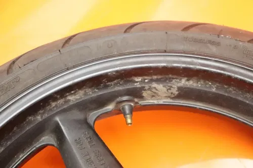 03-05 YAMAHA FZ1 OEM STRAIGHT FRONT WHEEL RIM W TIRE