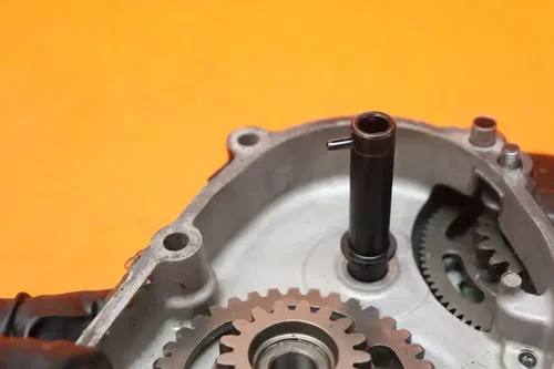 2011 KAWASAKI NINJA ZX6R OEM ENGINE MOTOR TIMING CHAIN COVER