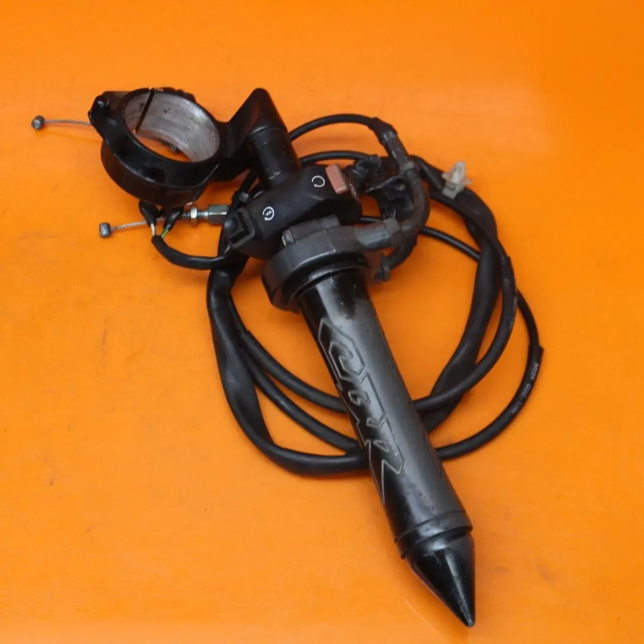 2004 HONDA CBR 1000RR OEM RIGHT CLIP ON HANDLEBAR W SWITCHES 35130-MEL-J00