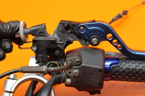2001 2002 SUZUKI GSXR 1000 OEM LEFT CLIP ON HANDLEBAR W SWITCHES 37400-33E31