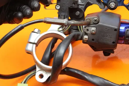2001 2002 SUZUKI GSXR 1000 OEM LEFT CLIP ON HANDLEBAR W SWITCHES 37400-33E31