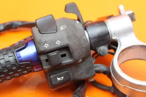 2001 2002 SUZUKI GSXR 1000 OEM LEFT CLIP ON HANDLEBAR W SWITCHES 37400-33E31