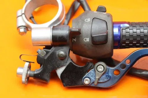 2001 2002 SUZUKI GSXR 1000 OEM LEFT CLIP ON HANDLEBAR W SWITCHES 37400-33E31