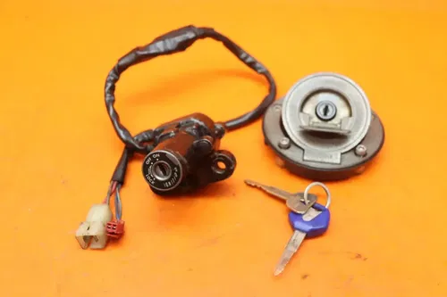 03-05 YAMAHA YZF R6 OEM IGNITION LOCK KEY SET W/ GAS CAP