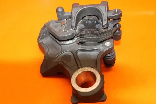 06-07 SUZUKI GSXR 600 750 OEM REAR BRAKE CALIPER W MOUNT BRACKET W PADS