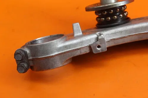 99-07 SUZUKI GSXR1300R BUSA OEM STRAIGHT FRONT FORKS CLAMP LOWER TRIPLE TREE