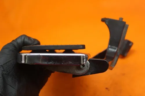 2010 HARLEY-DAVIDSON ELECTRA GLIDE ULTRA CLASSIC FLHTCU OEM LEFT FRONT STEP