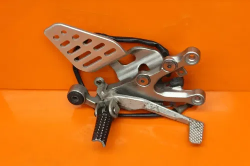 06-11 YAMAHA YZF R6 OEM RIGHT REARSET REAR SET DRIVER FOOT PEG REST STOP