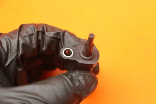 09-10 KAWASAKI ER-6N OEM AIR INTAKE TEMPERATURE TEMP SENSOR