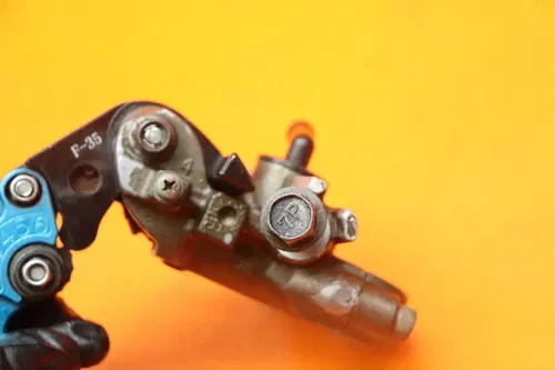03-04 SUZUKI GSXR 1000 OEM FRONT BRAKE MASTER CYLINDER W/ LEVER