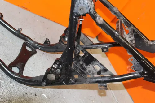02-06 Harley-Davidson Road King FLHR OEM STRAIGHT FRAME CHASSI C 386-334-6729