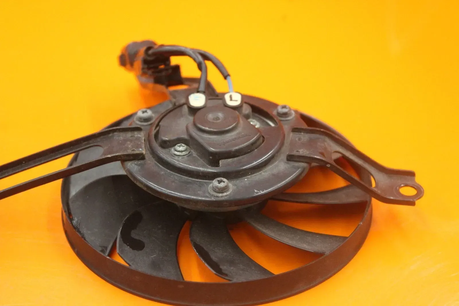 08-26 2008 HONDA CBR1000RR OEM LEFT ENGINE RADIATOR COOLING FAN MOTOR